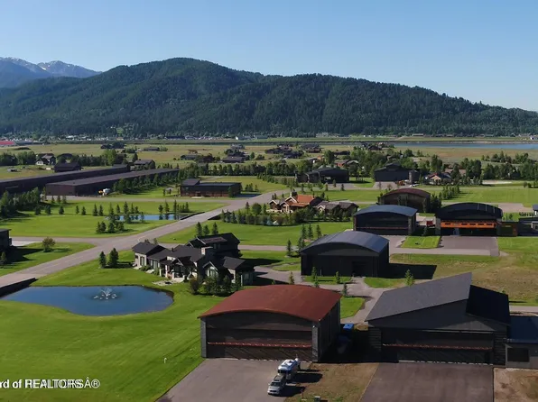 8 Alpine Village Ln, Alpine, WY 83128