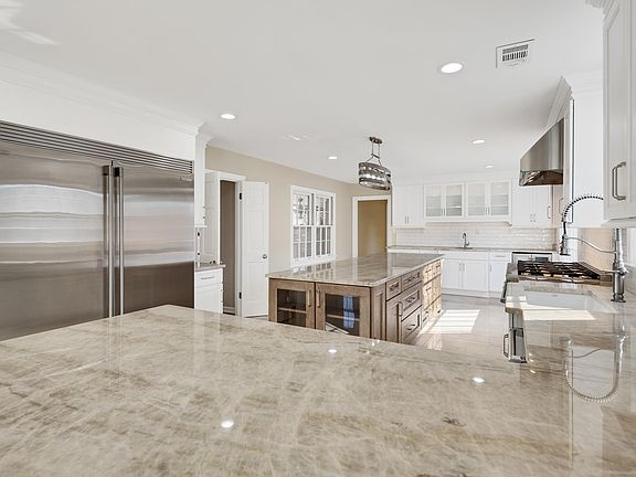 5th image of 2072 Kirby Rd