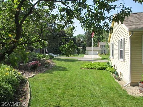 3rd image of 4565 Hersman St SE