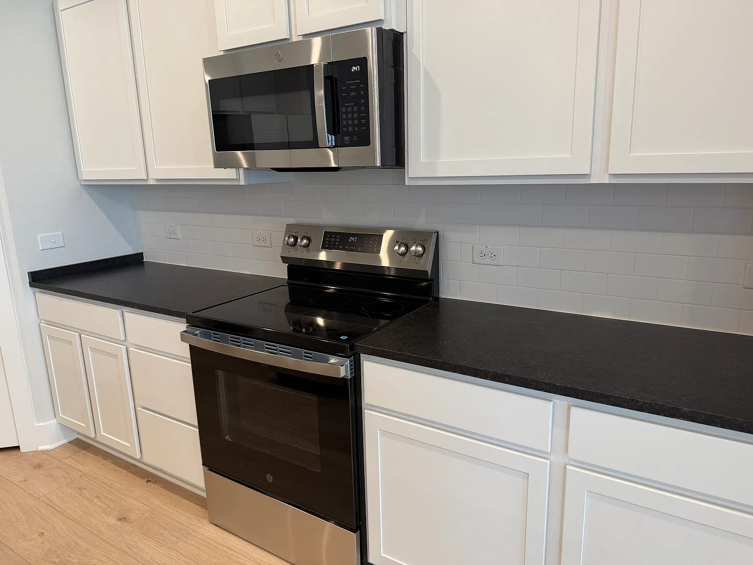 4 bed, 1984 sqft, $2,195 — Photo 2