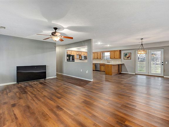 4th image of 1055 Kelsey Drive