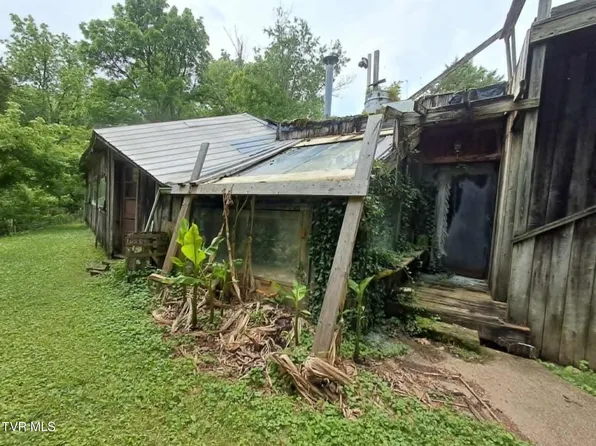 169 Church Cir, Bristol, TN 37620