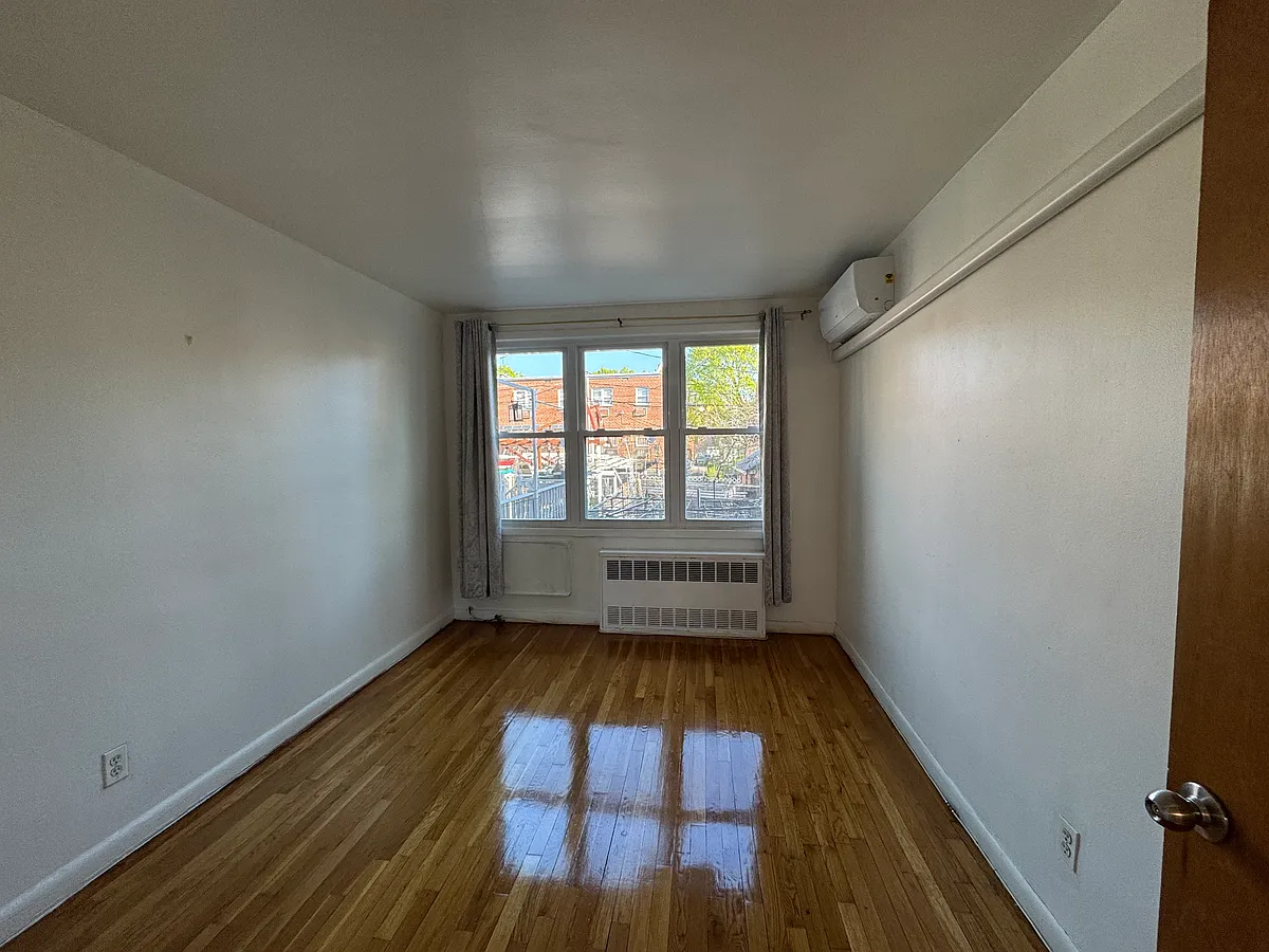 Building Photo - 14731 Barclay Ave #1STFLOOR
