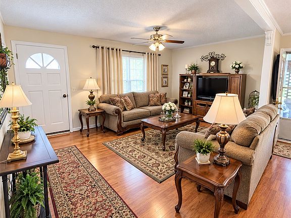 2nd image of 1033 Hickory Ln