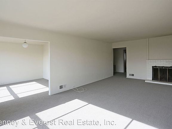 3rd image of 1280 47th Ave