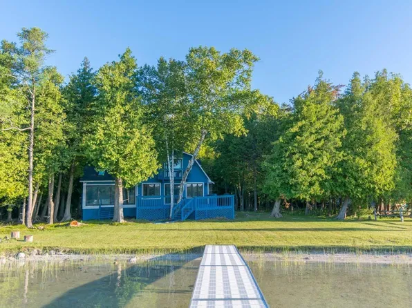 648 E Sugar Bay Ln, Cedar, MI 49621