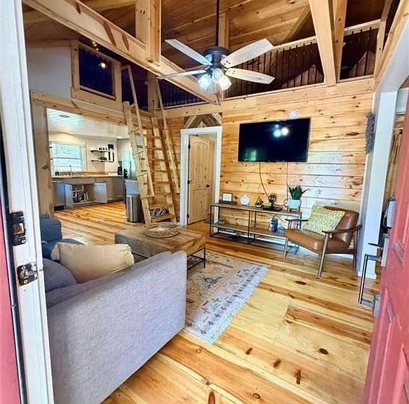 165 Corbin Hill Rd — Photo 2