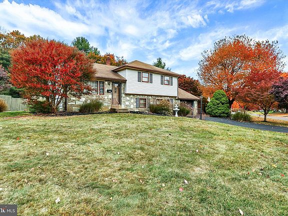 2nd image of 926 Carlin Dr