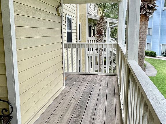 4th image of 100 Fairway Park Blvd Unit 1111
