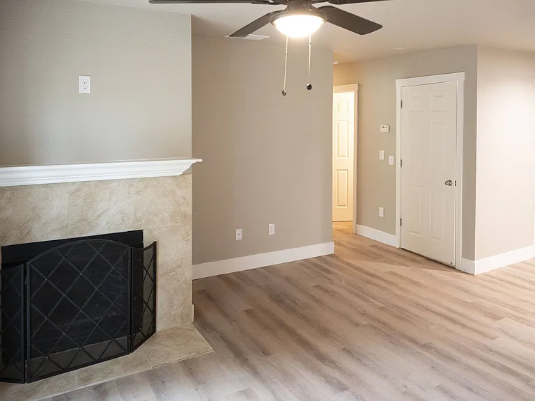 Sierra Oaks — Photo 39