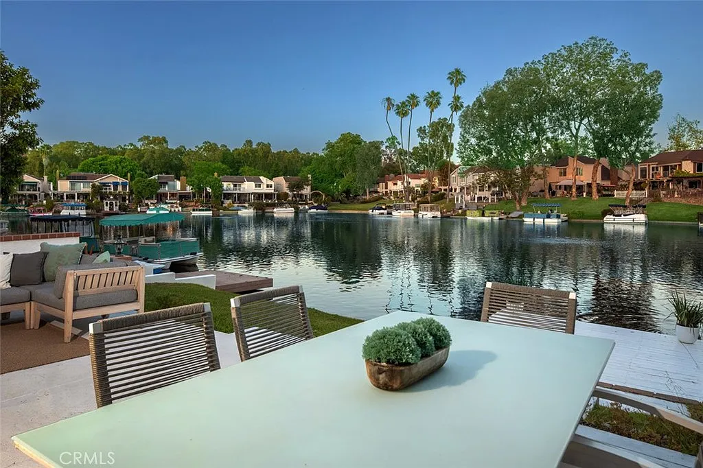 4 bed, 2030 sqft, $7,000 — Photo 2