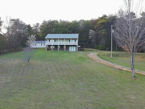 1429 Windsor Dr, Dandridge, TN 37725