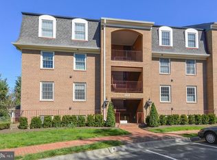 5717 Brewer House Cir APT T2, Rockville, MD 20852