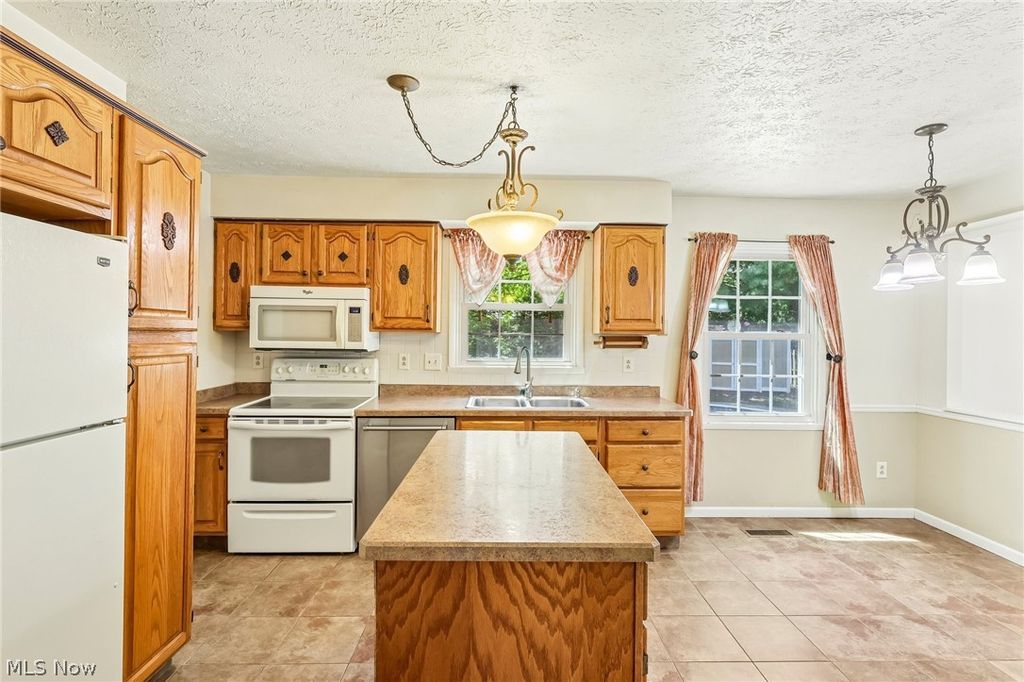 337 Wolf Ave, Wadsworth, OH - View 4