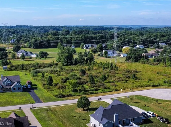 7765 Lydia Ln, Canfield, OH 44406