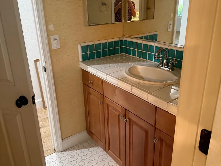 1832 N Vickie St — Photo 10