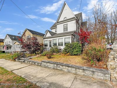 215 1st St, Blakely, PA, 18447