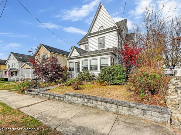 215 1st St, Blakely, PA 18447