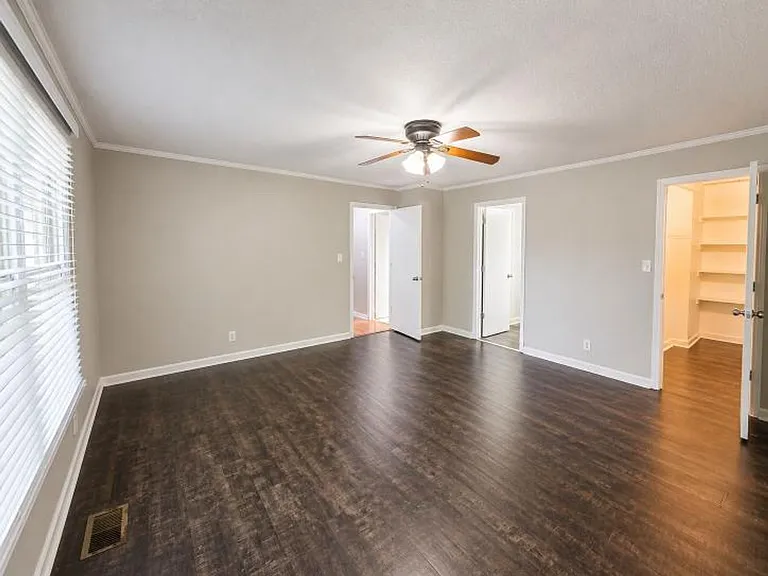 125 Mossland Dr — Photo 16