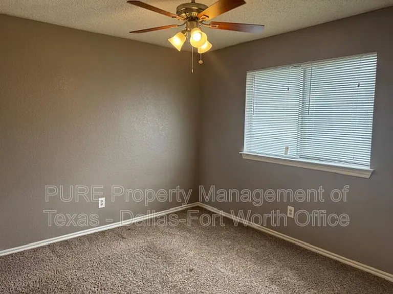 1404 Straus Rd — Photo 16