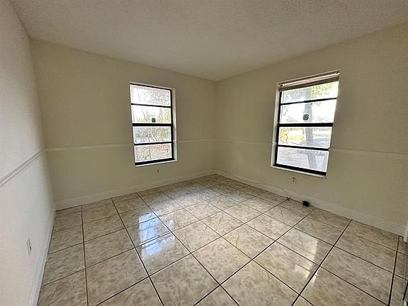 4th image of 4722 Myrtle Dr #2
