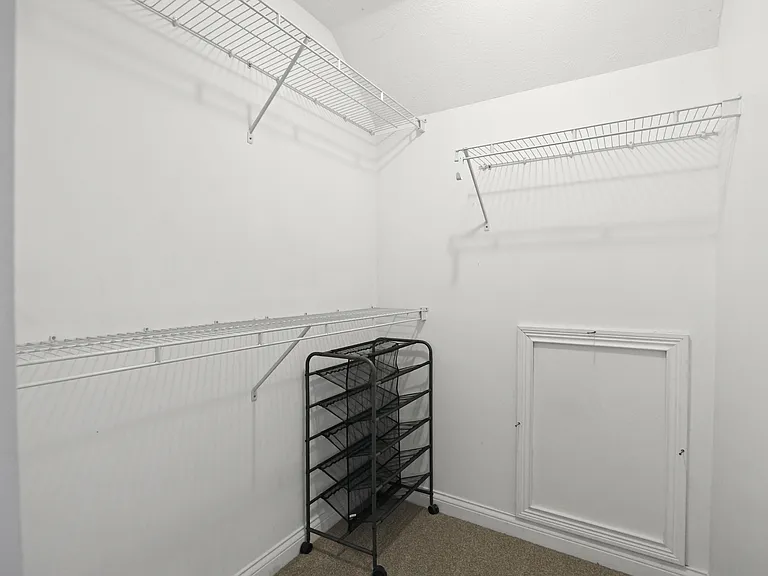 N Talbott St — Photo 23