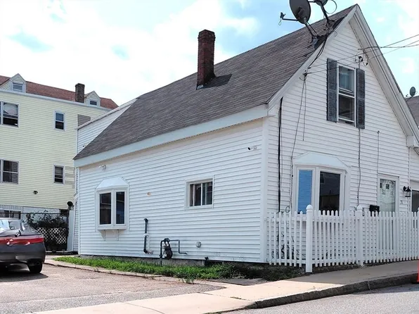 31 Floyd St, Lowell, MA 01852
