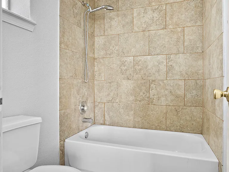 7481 Umbria Dr — Photo 9