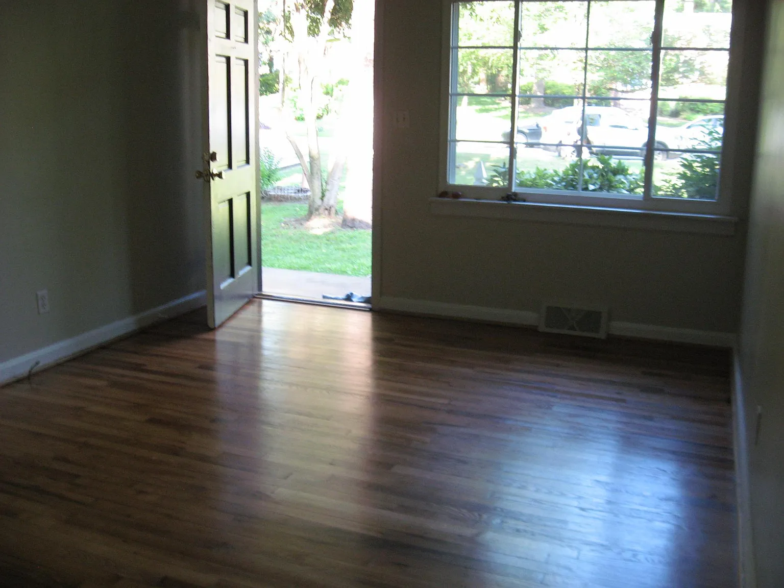 2 bed, 825 sqft, $1,275 — Photo 2