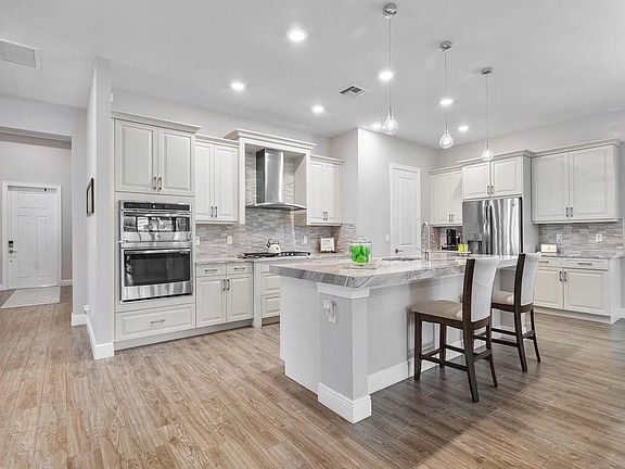 3rd image of 11765 Bayview Circle
