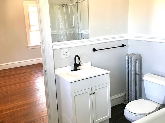 3rd image of 18 Stamford Ave