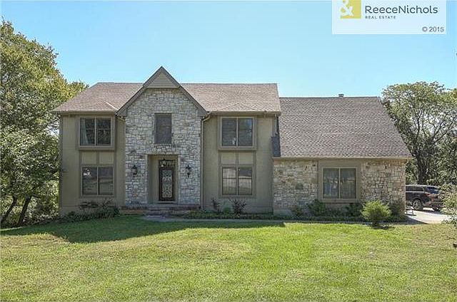 1st image of 401 NW Essex Dr