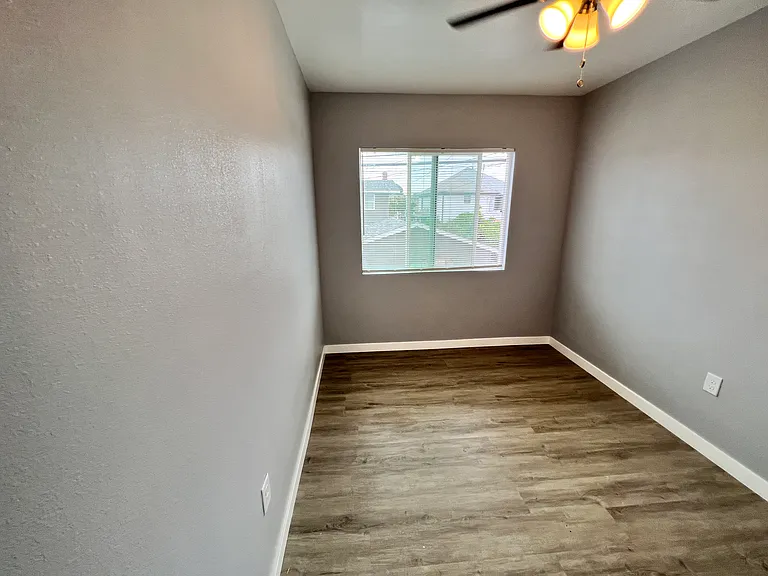 1570 Elm Ave #B — Photo 3