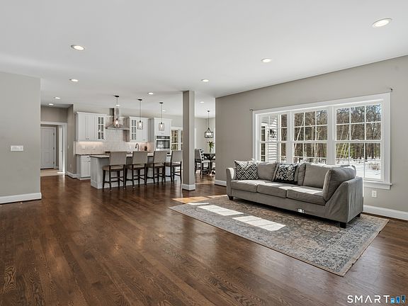 4th image of 74 Wapping Wood Road