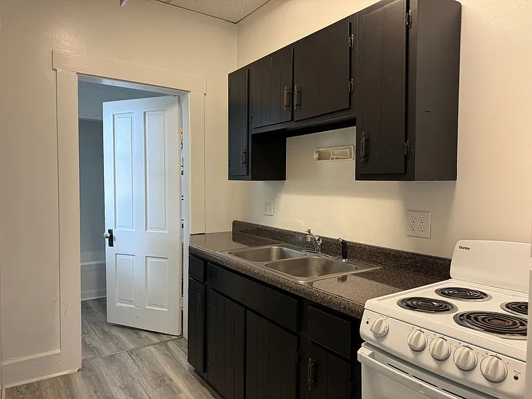 127 W Market St — Photo 12