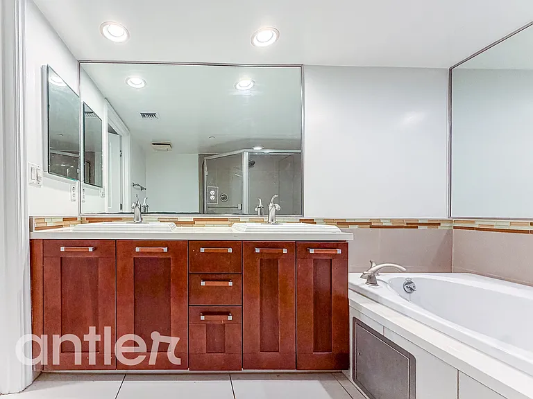 1241 S Sherbourne Dr #G104 — Photo 7