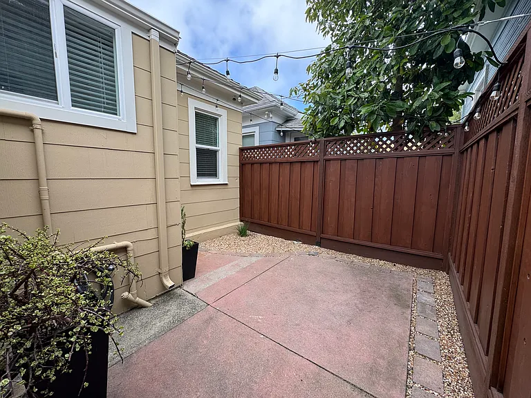 1596 Pacific Ave — Photo 10