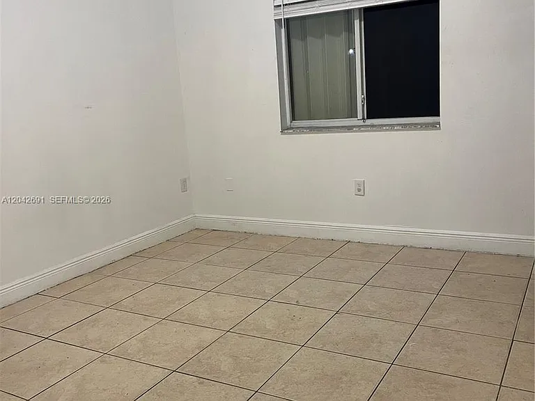 2185 NW 16th Ter #10 — Photo 9