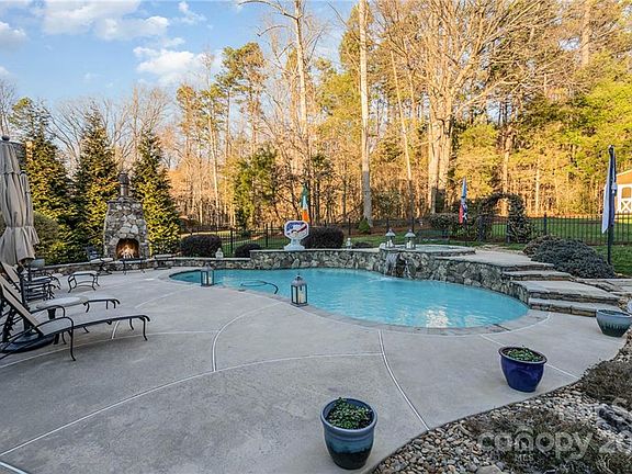5th image of 204 Templeton Bay Dr