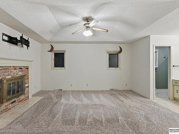4th image of 620 S 205th St