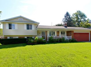 423 Windmill Point Dr, Flushing, MI 48433