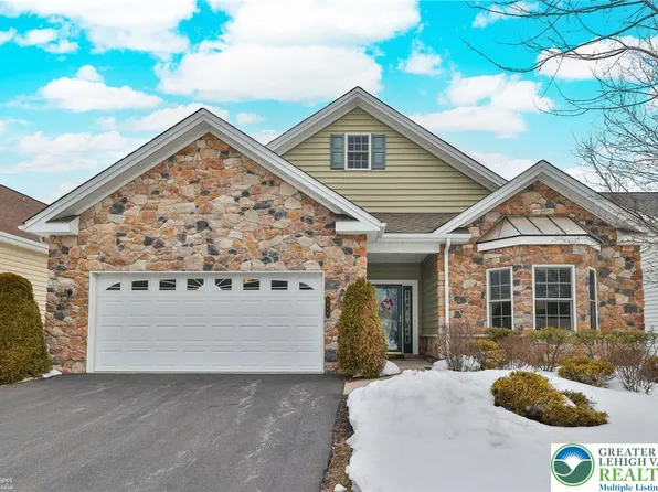 5444 Loyal Dr, Bethlehem, PA 18017