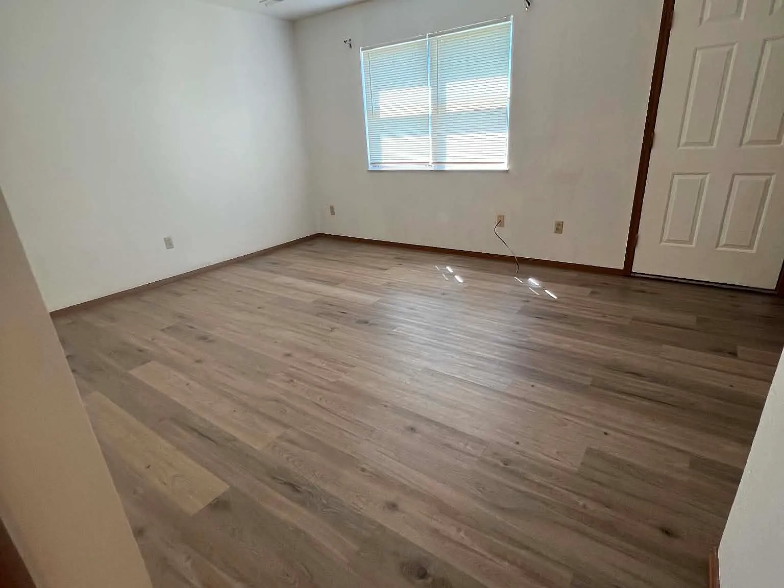 3 bed, 1.5 bath, 1500 sqft, $1,050 — Photo 2