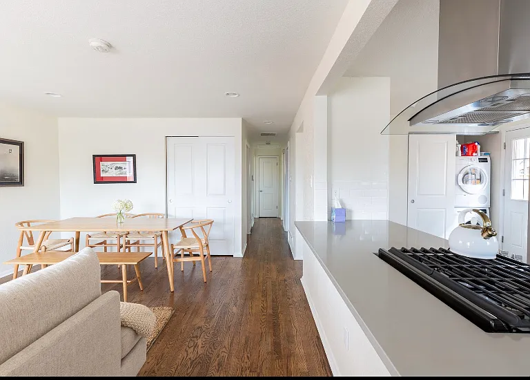 2622 S Lincoln St — Photo 4