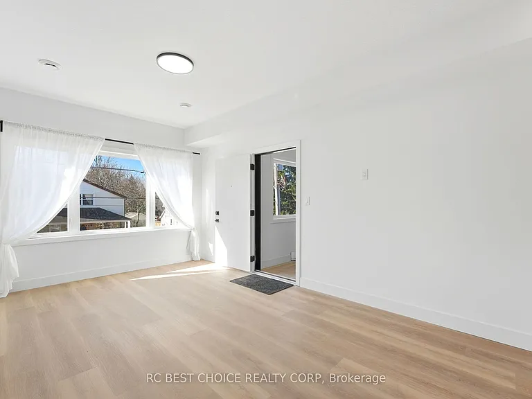 108 Briscoe St E — Photo 9