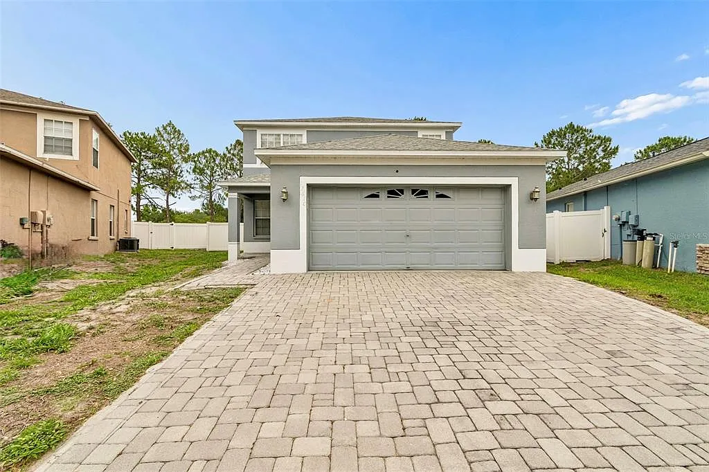 4 bed, 2.0 bath, 1754 sqft, $2,500 — Photo 2