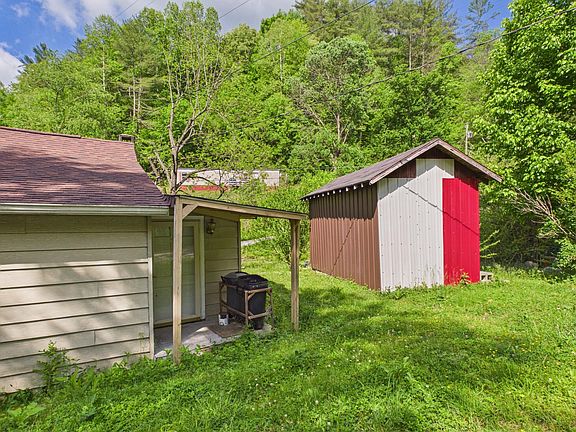 3rd image of 204 Green Camp Rd