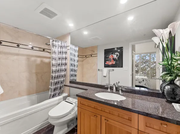 1053 Marinaside Cres, Vancouver, BC V6Z 3A5