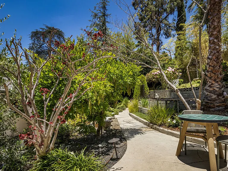 5749 Valley Oak Dr — Photo 33