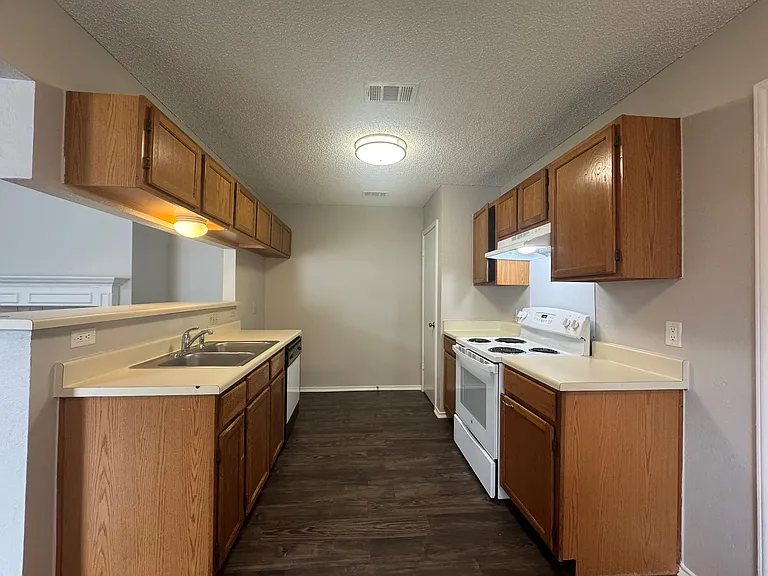 522 Cutty Trl #B — Photo 8